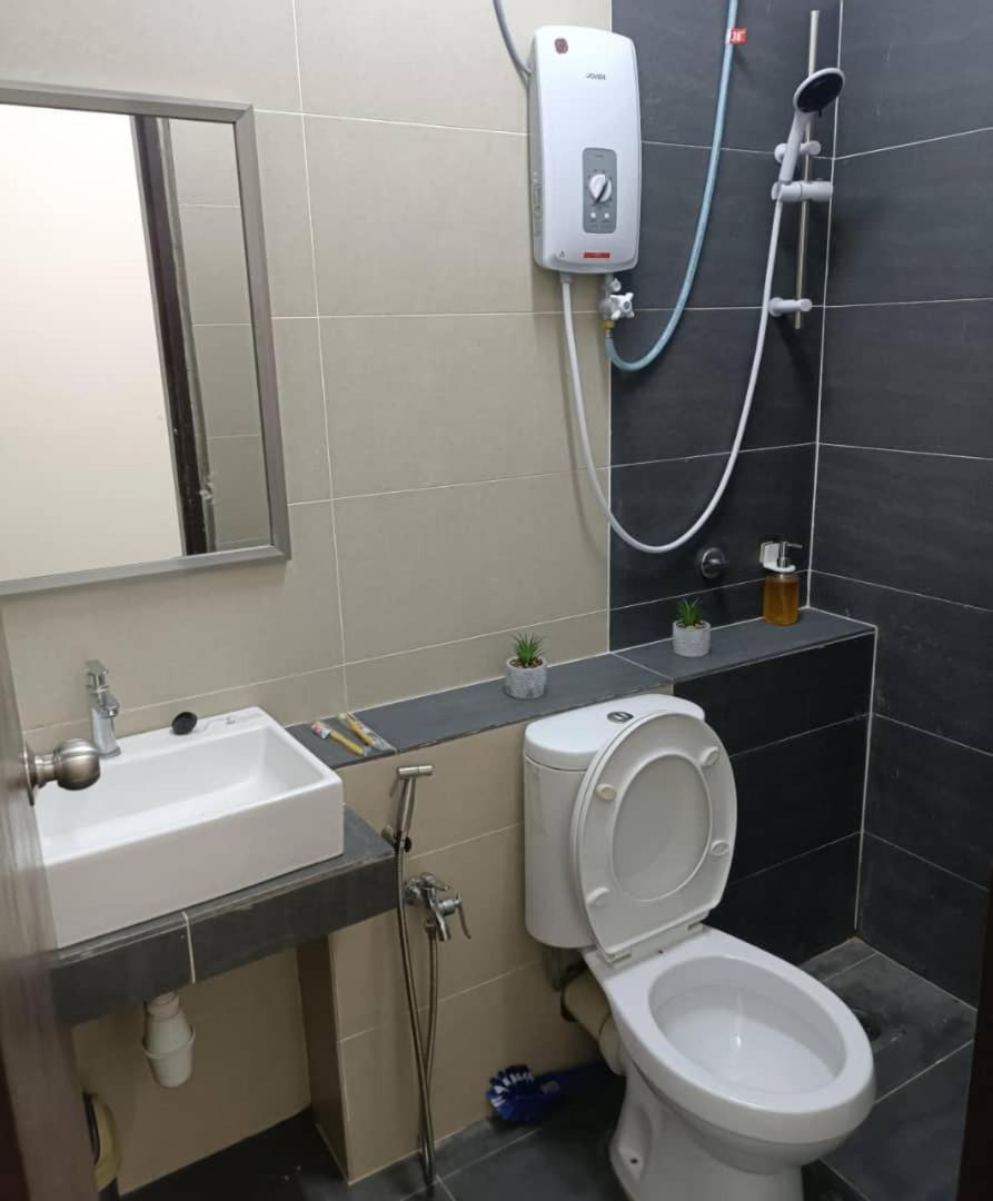 Adeen'S Suria Suite, Hotel Mutiara Gua Musang Exterior foto